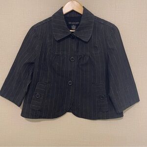 Larry Levine black pinstripe 3/4 sleeve cropped blazer. Size: PL